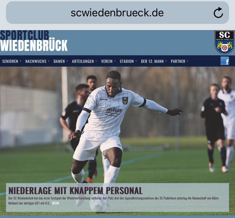 Screenshot of SC Wiedenbrück's website. The lead photo shows a player in a white kit striking a ball above the headline Niederlage mit knappem Personal.